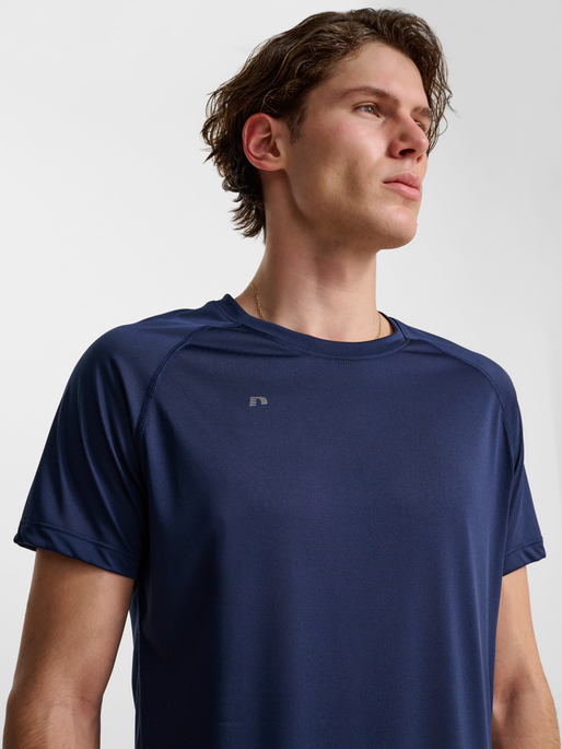 nwlBEAT T-SHIRT, BLACK IRIS, model