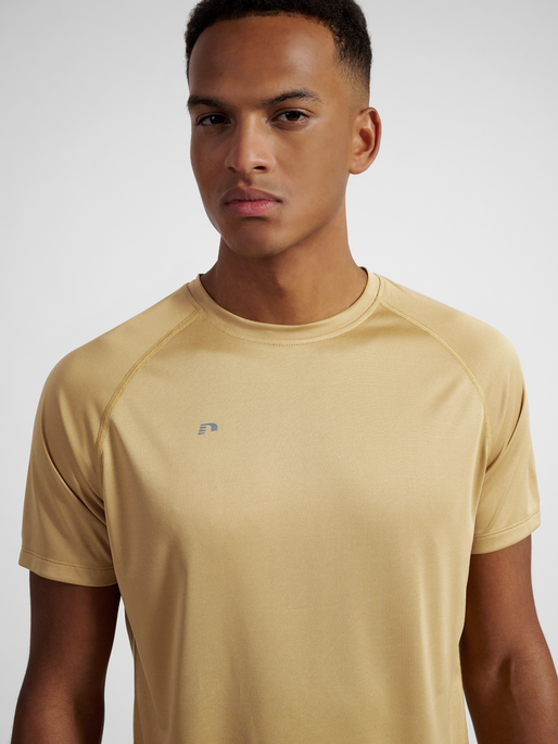 nwlBEAT T-SHIRT, ANTELOPE, model