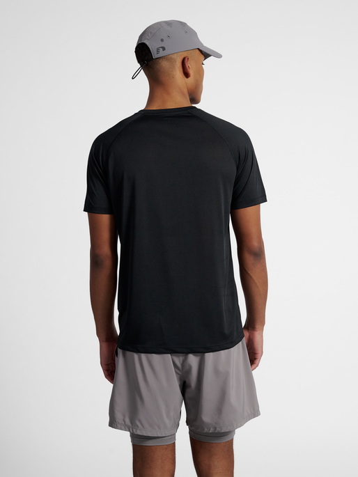 nwlBEAT T-SHIRT, BLACK, model