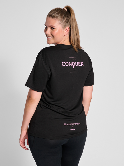 nwlSB S/S RUNNING TEE, BLACK, model