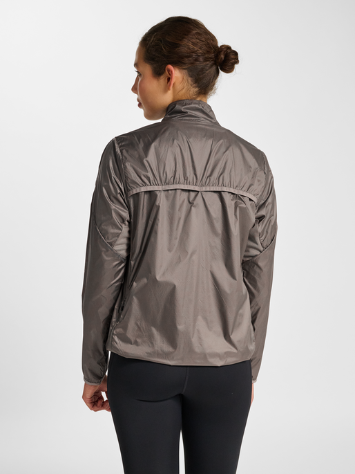 nwlPACKABLE TRAIL W JACKET, FALCON, model