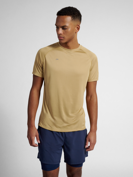 nwlBEAT T-SHIRT, ANTELOPE, model