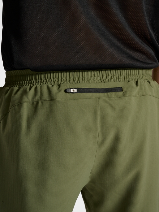 nwlDALLAS SHORTS MEN, FOUR LEAF CLOVER, model