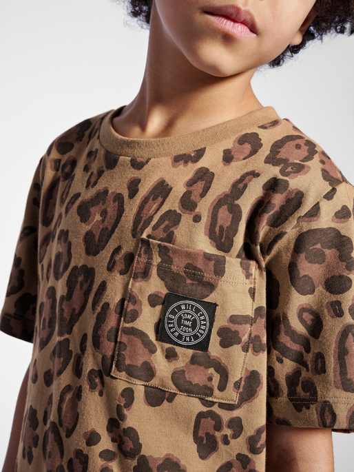 stmEASTWOOD T-SHIRT S/S, SEPIA TINT, model