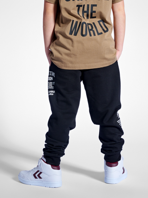 stmDIMAS PANTS, BLACK, model