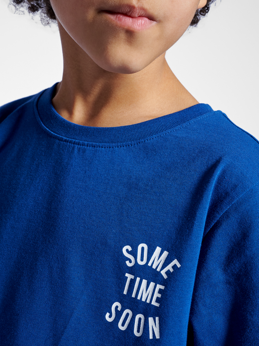 stmREVOLUTION T-SHIRT S/S, NAVY PEONY, model