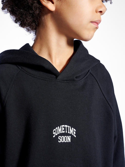 stmCREATION HOODIE, BLACK, model