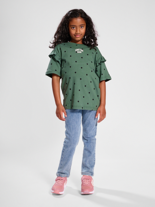 stsARIA T-SHIRT, LAUREL WREATH, model