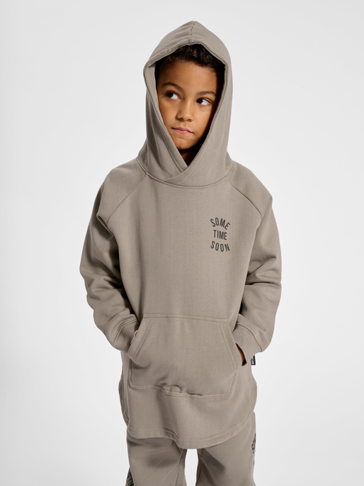 stsMONTEREY HOODIE, ROASTED CASHEW, model