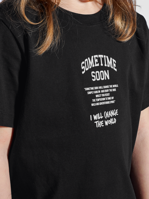 stmDIMAS T-SHIRT S/S, BLACK, model
