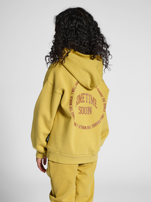 stsLUNA HOODIE, ANTIQUE GOLD, model